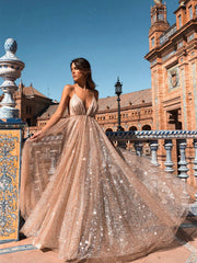 Robe de soirée glamour à bretelles et décolleté en V 