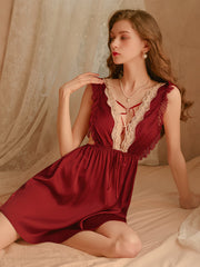 Pyjama tentateur à décolleté plongeant 