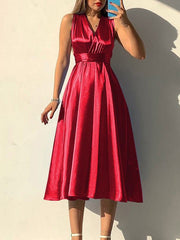 Robe unie à ceinture, col en V et dos nu