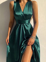 Robe unie à ceinture, col en V et dos nu