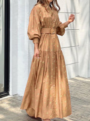 Robe à pois à manches longues boutonnée